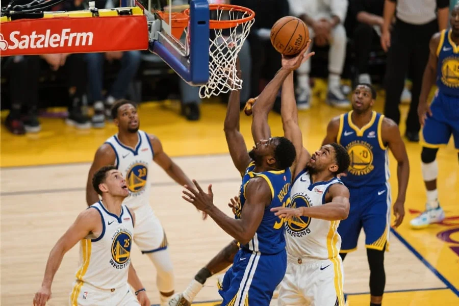 NBA总决赛激烈拼抢